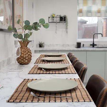 Free Parking The Quays- Sleeps 8 By Genesis Living