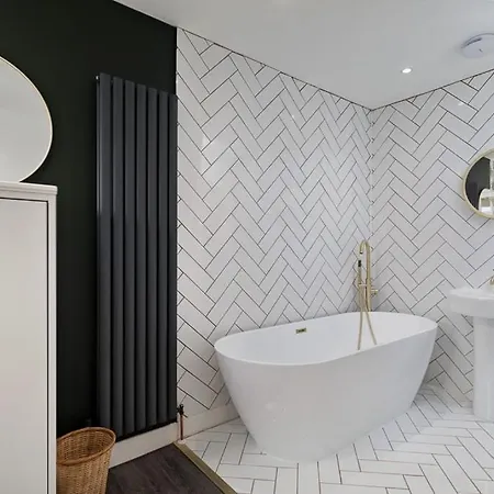 Free Parking The Quays- Sleeps 8 By Genesis Living 度假居