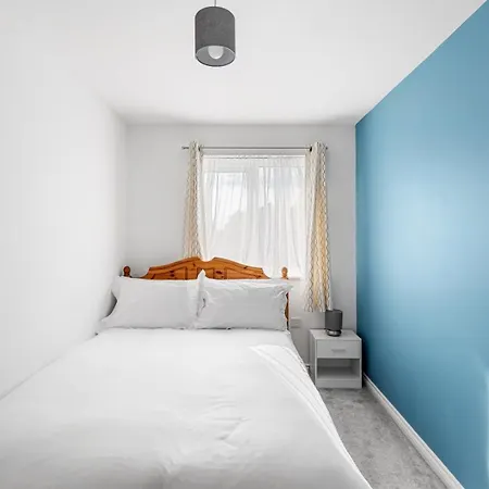 Σπίτι διακοπών Spacious 4-bed Near Links *