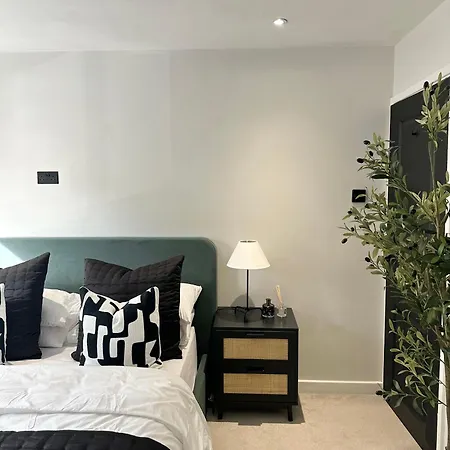 Dom wakacyjny Canal Mews - 1 Min From Trafford Centre And 2 Min M60! Manchester