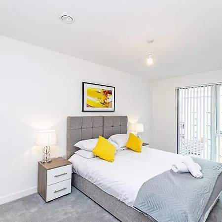 Morden 2br With Views Apartamento Manchester