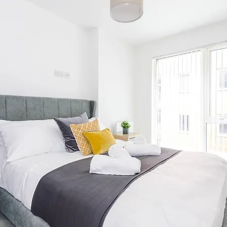Morden 2br With Views Apartamento