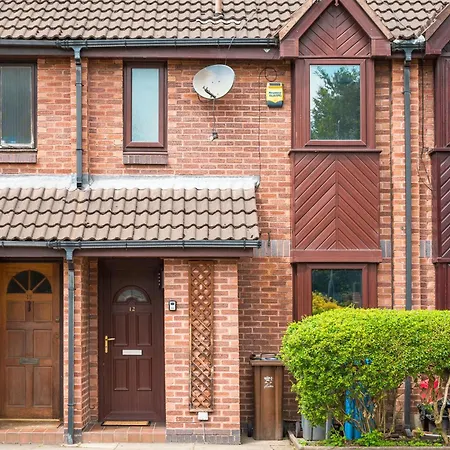 Modern 2 Bedroom House With Parking Nyaraló *