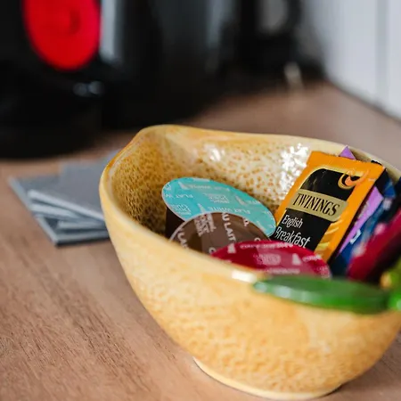 Modern 2 Bedroom House With Parking