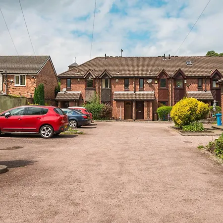 Modern 2 Bedroom House With Parking