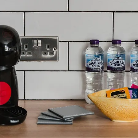 Nyaraló Modern 2 Bedroom House With Parking *