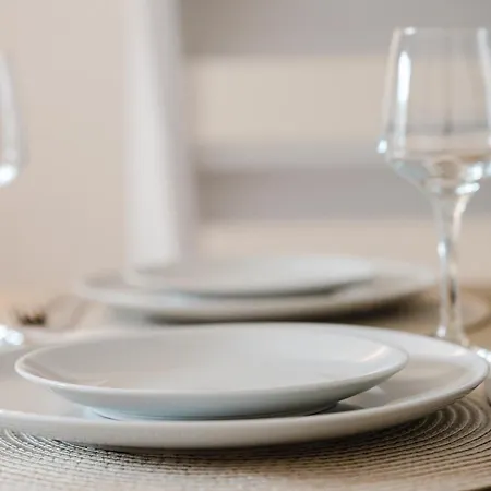 Modern 2 Bedroom House With Parking Manchester