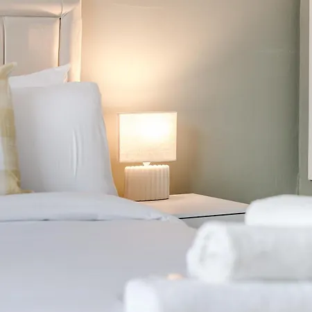 Nyaraló Modern 2 Bedroom House With Parking Manchester