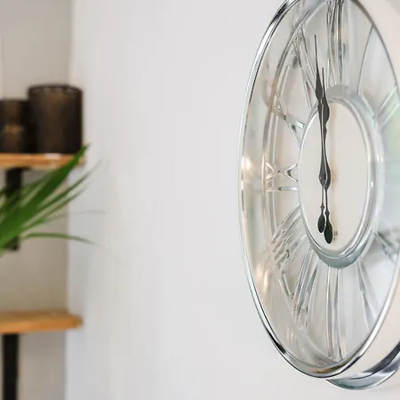 Modern 2 Bedroom House With Parking Nyaraló *