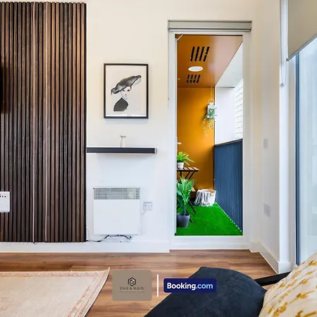 Apartman Modern 2 Bedroom By Paul & Malin Short Lets & Serviced Stretford With Free Parking & Gym Access Manchester