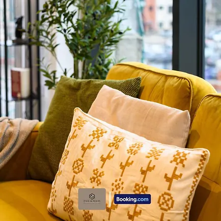 Modern 2 Bedroom By Paul & Malin Short Lets & Serviced Stretford With Free Parking & Gym Access * Manchester