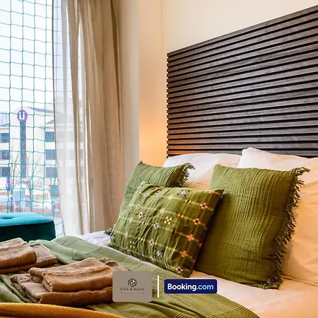 Modern 2 Bedroom By Paul & Malin Short Lets & Serviced Stretford With Free Parking & Gym Access