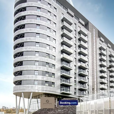 Apartment 3 Bedroom By Paul & Malin Short Lets & Serviced Stretford With Gym Access