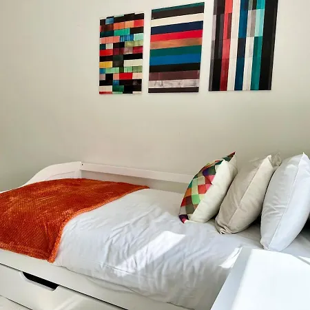 Appartement 3 Bed Flat In With Parking