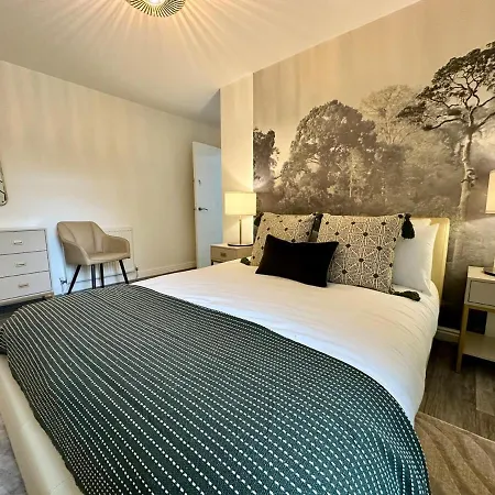 3 Bed Flat In With Parking Appartement