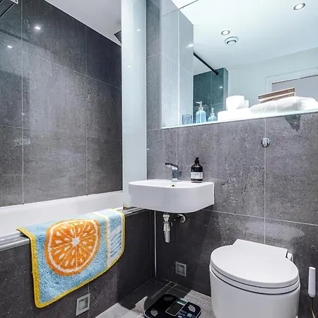 Mcr 2br 2ba, Parking, Wifi, Full Kitchen Apartament
