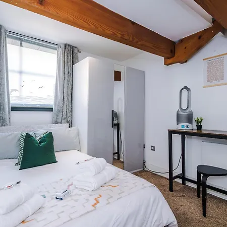 Apartament Mcr 2br 2ba, Parking, Wifi, Full Kitchen *