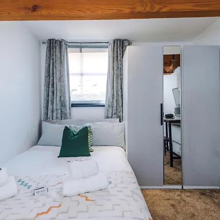 Mcr 2br 2ba, Parking, Wifi, Full Kitchen Apartament *