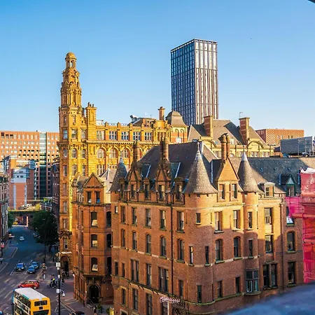 Mcr 2br 2ba, Parking, Wifi, Full Kitchen * Manchester