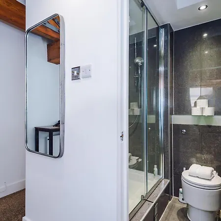 Mcr 2br 2ba, Parking, Wifi, Full Kitchen Apartament