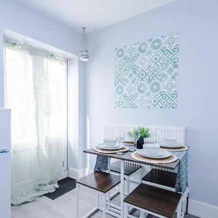 Stylish 3br-colourful-sleeps 5 Prázdninový dům