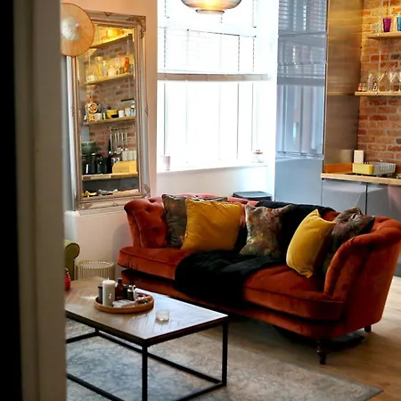 Stylish Seconds Away From Hotspots Pass The Keys