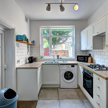 Vakantiehuis Pass The Keys Modern Two Bedroom By Levenshulme Station Manchester