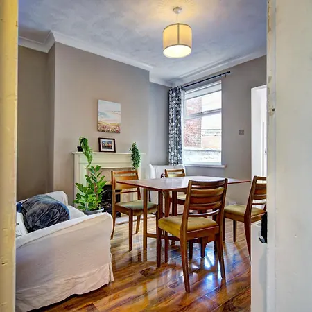 Pass The Keys Modern Two Bedroom By Levenshulme Station Manchester