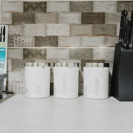 Entire 3 Bedroom House, Salford 20