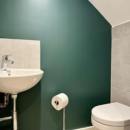 Cute 1 Bed Duplex With Balcony Lägenhet *