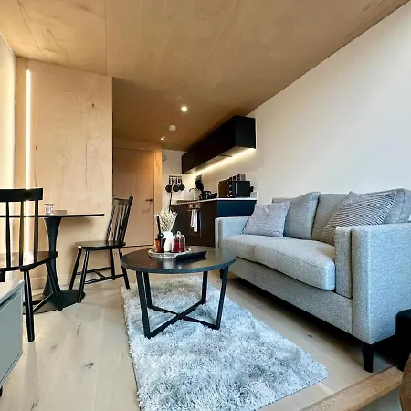 Cute 1 Bed Duplex With Balcony Lägenhet Manchester