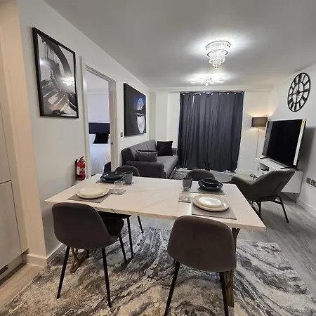 Mega9 Luxury 2bedrooms - 2baths, 2toilets * Manchester