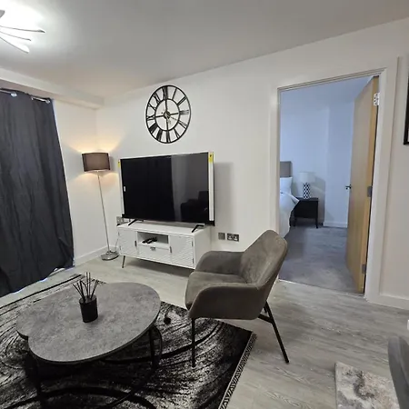 Mega9 Luxury 2bedrooms - 2baths, 2toilets * Manchester