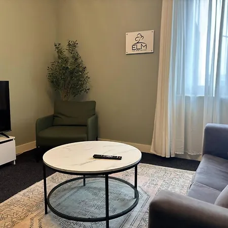 Media Sleeps 4 Free Parking * Manchester