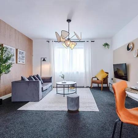 Modern Sleeps 4 & Free Parking