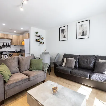 Stylish 2-bed In Centre Daire *