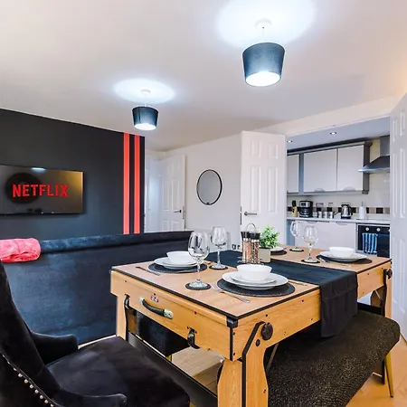 Comfy 2 Bedroom In Manchester, Pool Table And Ps4 *