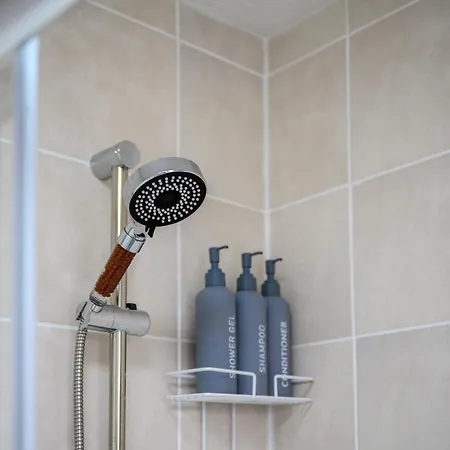 3bdr Gated Parking Near Centre Manchester