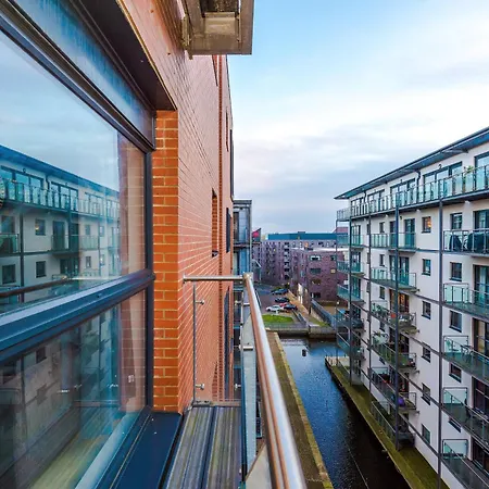 New, Luxe 2br, Manchester, Pool Table, Parking, Balcony, Ps4