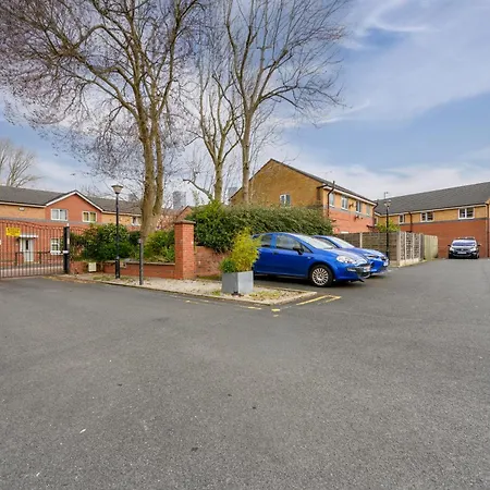 3bdr Gated Parking Near Centre Feriehus