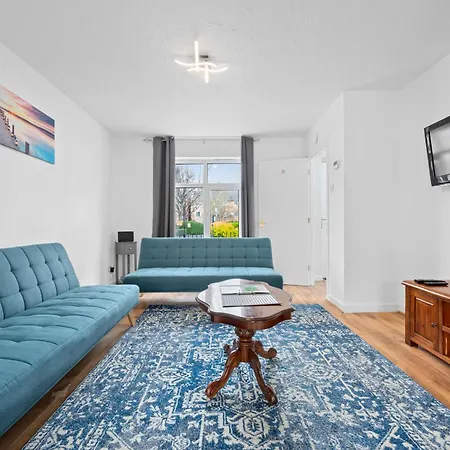 3bdr Gated Parking Near Centre Feriehus