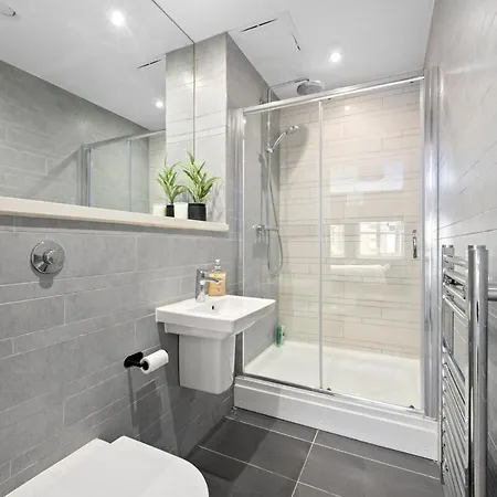 Two Bedroom By Brookland Serviced Short Lets With Free Wifi * Manchester