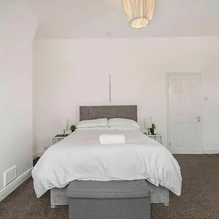 Guestready - Charming In Vibrant Levenshulme Manchester