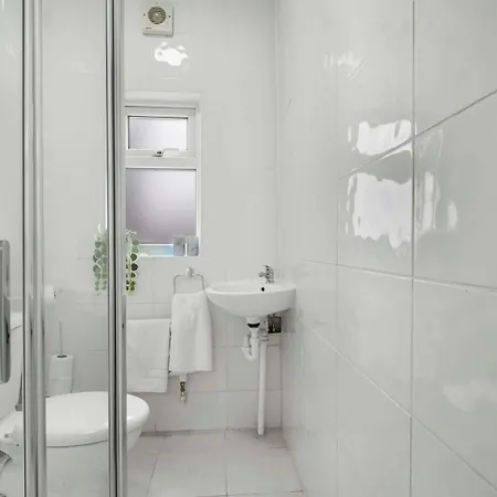 Guestready - Charming In Vibrant Levenshulme Manchester