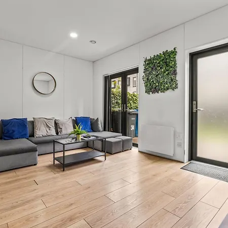 Large Townhouse 5 Beds With Two Parking Spaces - Centre