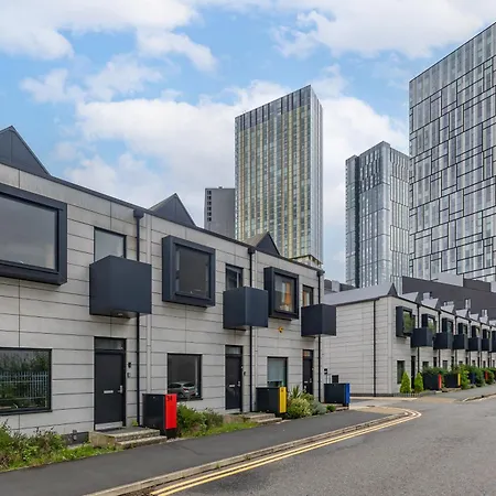 Large Townhouse 5 Beds With Two Parking Spaces - Centre