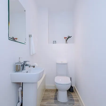 2br Flat In Salford, Modern, Centre, Wifi, Kitchen アパート *