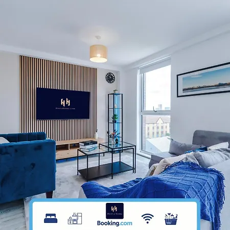 2br Chic And Stylish In Salford, Wifi, Kitchen, Parking With View *