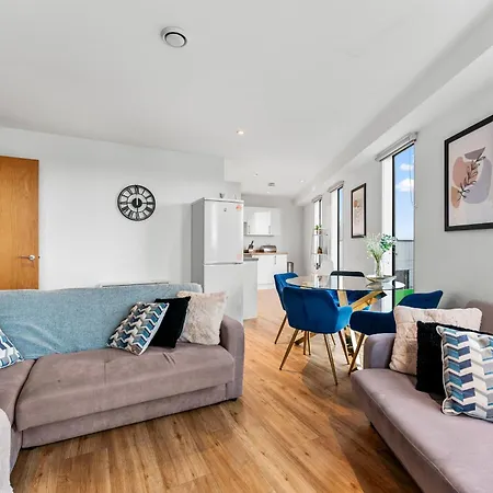 3 Bed 3 Bath Penthouse In - Parking Apartment