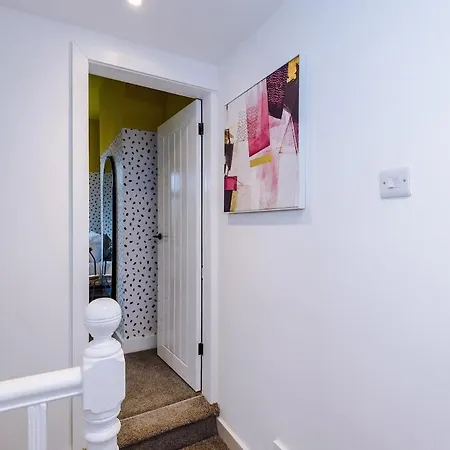 Trendy 3 Bedroom Pad Manchester